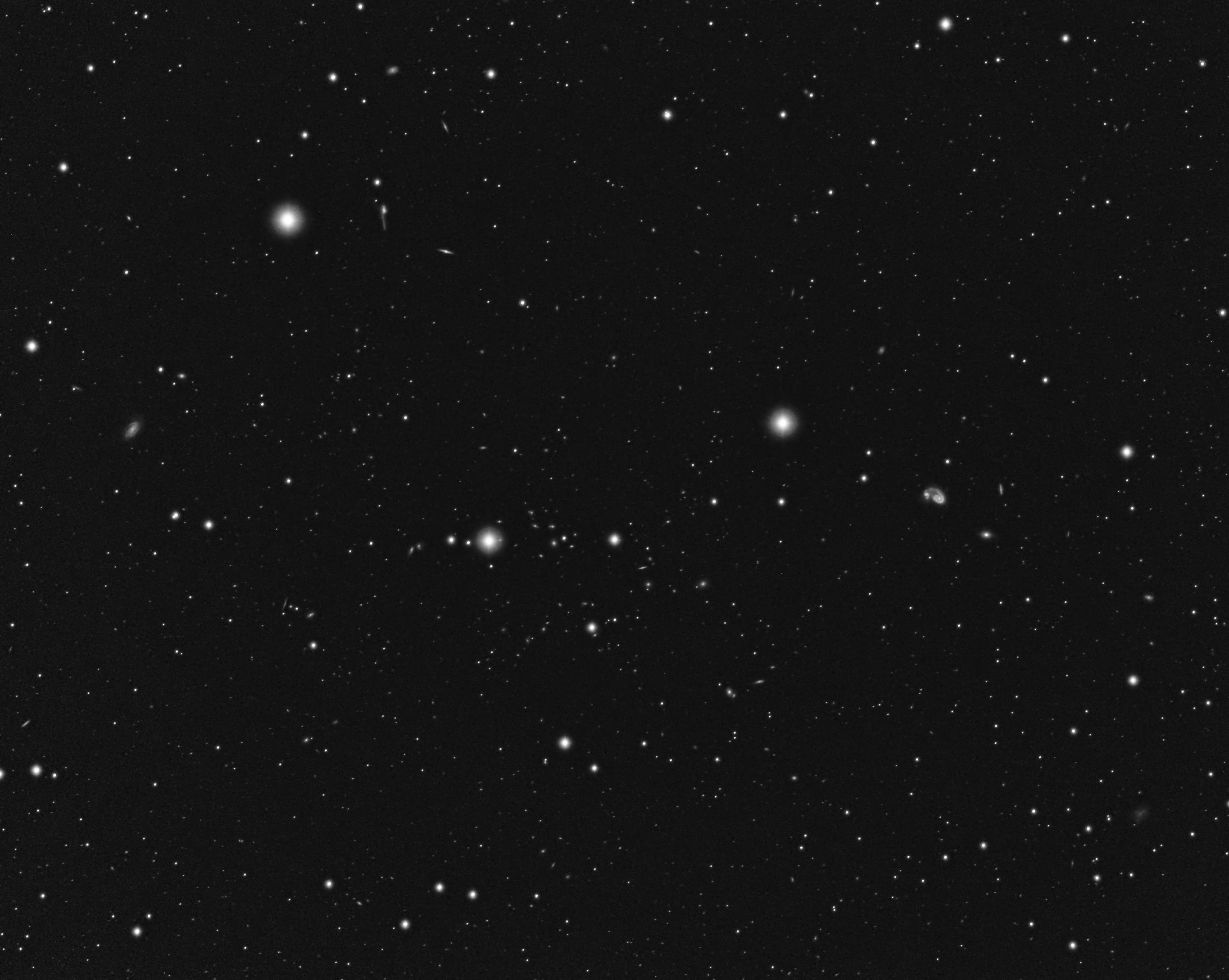 NGC 5278 und NGC 5279 und Abell 1783